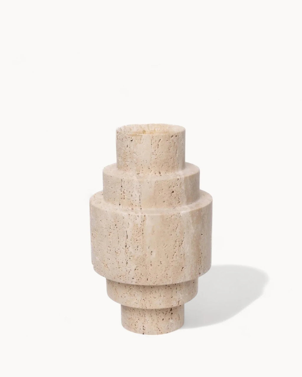 Béžová travertinová podlahová váza – geometrický moderní design